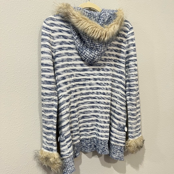 Women’s button down cable knit cardigan fur collar - Picture 8 of 10